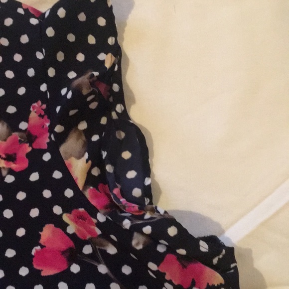 Sleeveless blouse - Picture 2 of 4